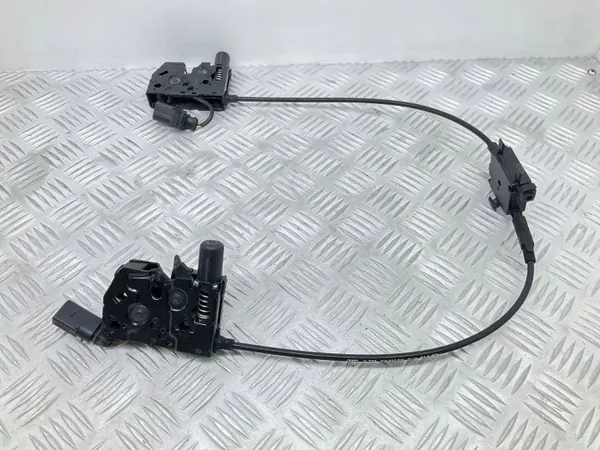 Fecho do capô Audi A3 S3 8V OEM 8V0823531 image 2