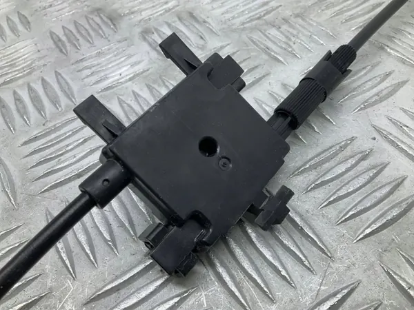 Fecho do capô Audi A3 S3 8V OEM 8V0823531 image 7