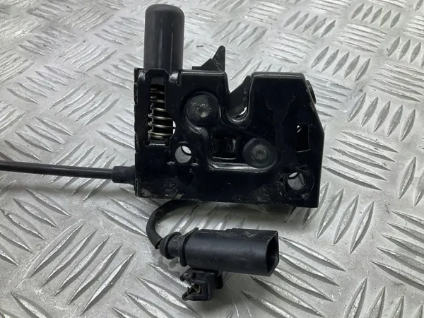 Fecho do capô Audi A3 S3 8V OEM 8V0823531 image 8