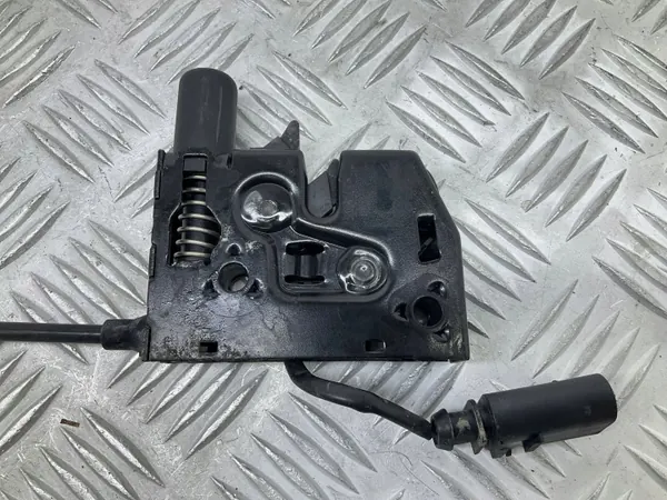 Fecho do capô Audi A3 S3 8V OEM 8V0823531 image 9