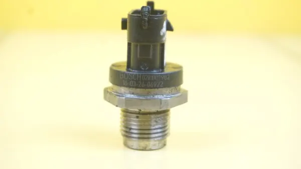 Polttoainepainetunnistin OEM 0281002982 Opelille image 3