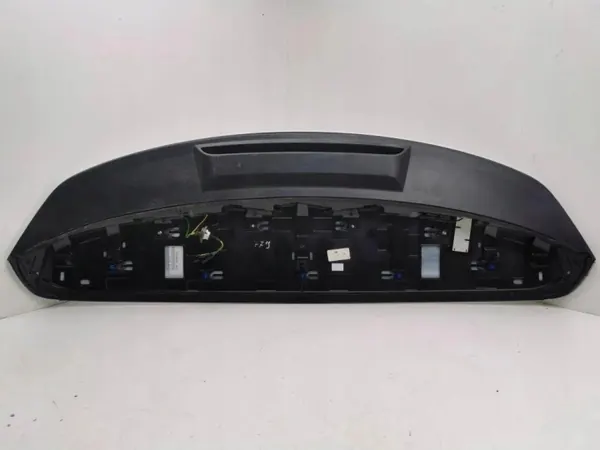 Spoiler Traseiro Audi Q3 OEM 83A827933A - Usado image 9