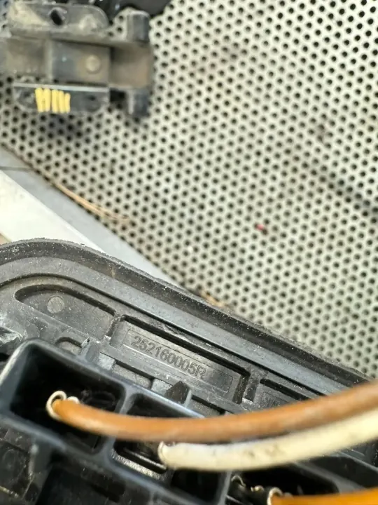 Cerrojo Puerta Corredera Renault Master III OEM 252160005R image 3
