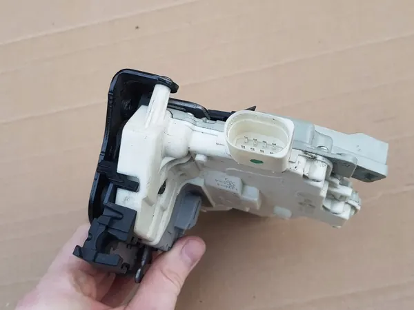 Hintere Linke Türschloss / SEAT LEON II / OEM 1P0839015 image 4