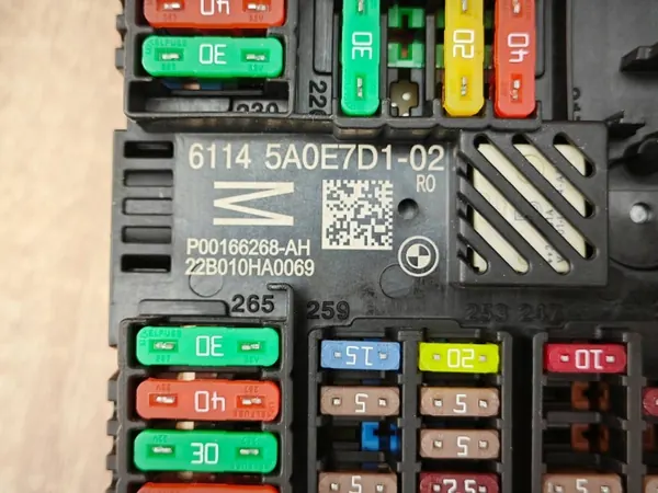 BMW säkringslåda OEM 5A0E7D1 - Begagnad, 26km image 3