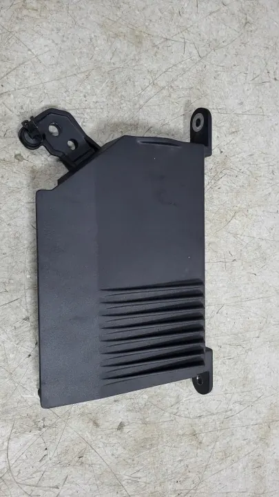 Volvo Radiovahvistin OEM 32265284AA - Käytetty image 2
