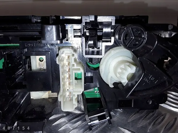 Peugeot 207 AC-ohjausmoduuli OEM N108224Q image 3