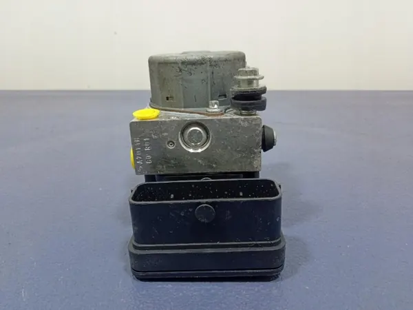 Pompe ABS OEM 44510-0H020 pour Citroen C1 2012-2014 image 3