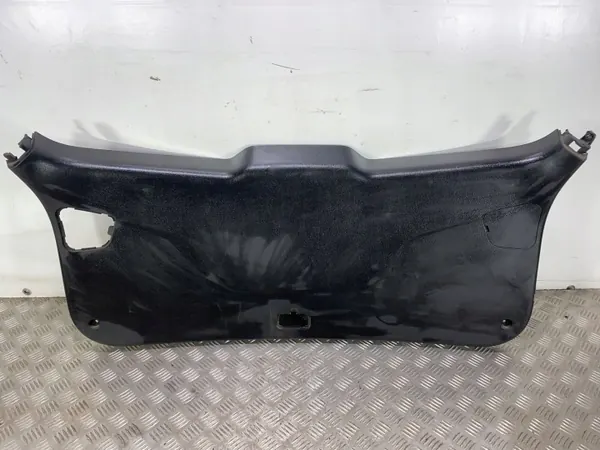 Moldura maletero Kia Sportage OEM FBZ20995 - Usado image 2