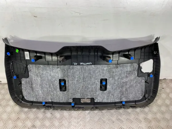 Moldura maletero Kia Sportage OEM FBZ20995 - Usado image 5