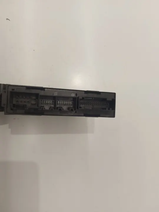 Audi A4 S4 B7 2006 Etuvasen ikkunan säätölaite image 2