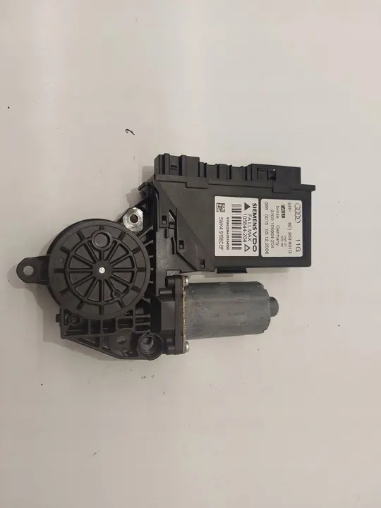 Audi A4 S4 B7 2006 Etuvasen ikkunan säätölaite image 3