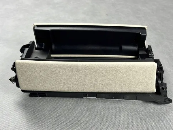 Accoudoir central OEM 1358450 pour Mercedes Classe A image 4