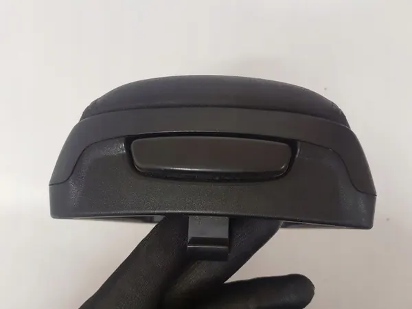 Volvo V50 konsolin käsinoja OEM JUT101272 - Käytetty image 3