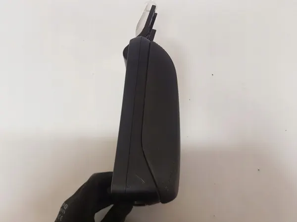 Volvo V50 konsolin käsinoja OEM JUT101272 - Käytetty image 4