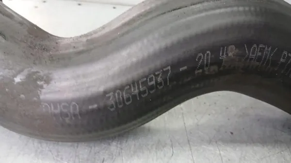 Tubería de intercooler Volvo V70 II 2.4D5 30645937 image 3