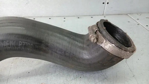 Tubería de intercooler Volvo V70 II 2.4D5 30645937 image 4