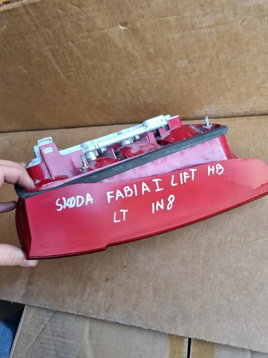 LÁMPARA TRASERA IZQUIERDA SKODA FABIA I LIFT HB image 8
