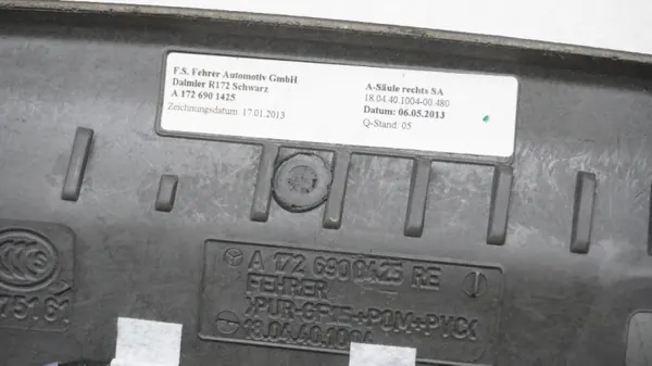 Cache de pilier avant droit OEM A1726900325 d'occasion image 3