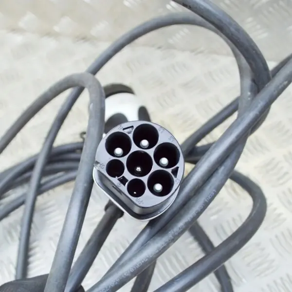 Cable carga batería Mercedes E (W213) A0005833001 image 3