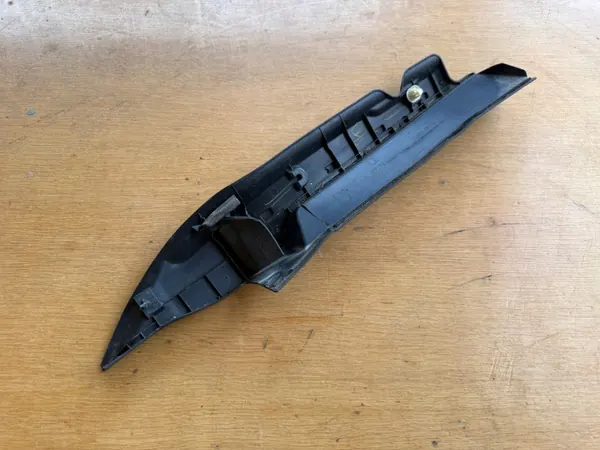 Toyota Hilux konnuslukon kansi oikea puoli OEM 538070K130 image 4