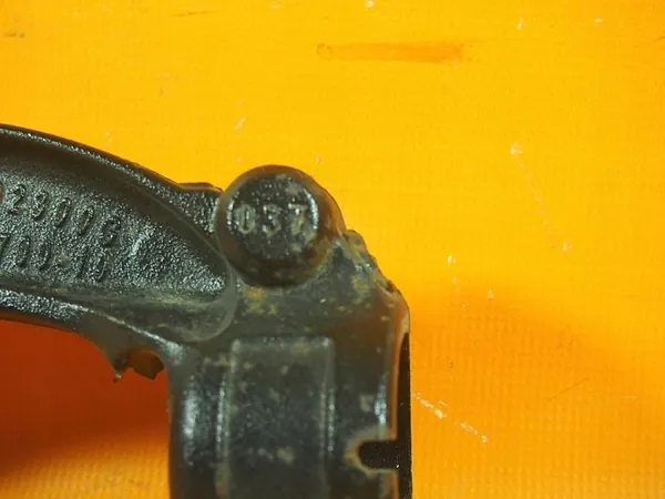 Audi A5 8T Linker Schokdemperbevestiging OEM 8k0413037l image 7