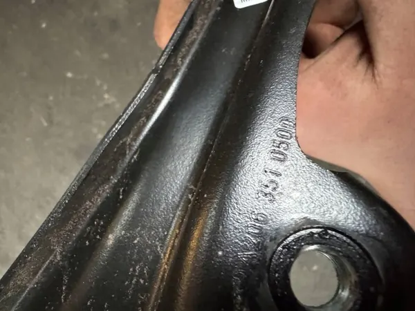 Mercedes GLC bakfjädringsstöt OEM A2063510500 image 3