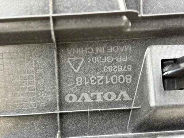 Volvo EX30 2024 fram bagageutrymmesbricka OEM 80012318 image 7