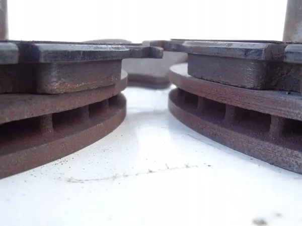 Discos de Freio Dianteiros 300mm + Pastilhas BMW E87 E90 E92 E93 OEM image 2