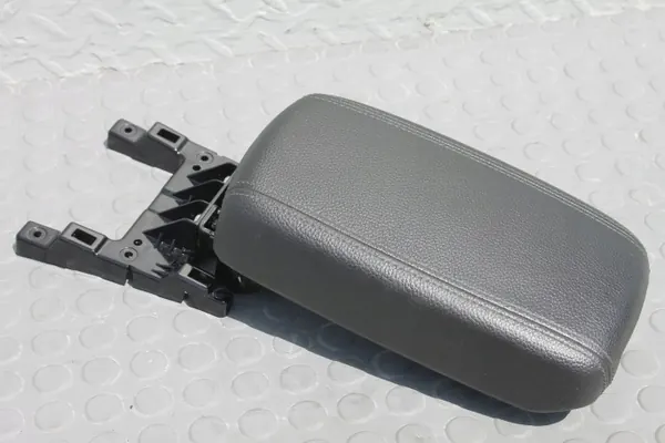 Framtunnel armstöd OEM 84660H8000 Kia Rio IV image 2
