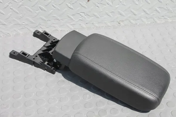Framtunnel armstöd OEM 84660H8000 Kia Rio IV image 4