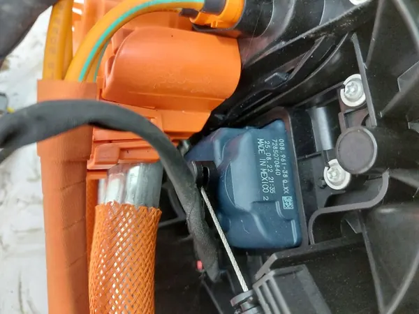 Tesla OEM 1537264-20-B Latauskaapeli & luukkukontrolleri image 7