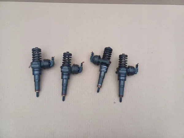 Pompe lave-glace OEM 038130073Q pour VW Passat B6 2.0 TDI image 2