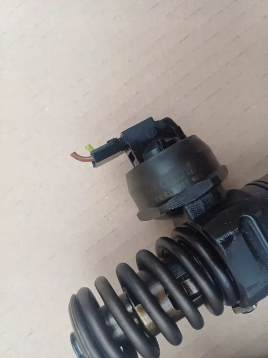 Pompe lave-glace OEM 038130073Q pour VW Passat B6 2.0 TDI image 6