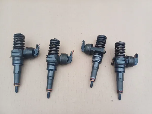 Pompe lave-glace OEM 038130073Q pour VW Passat B6 2.0 TDI image 7