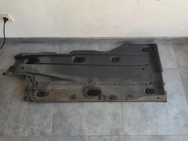 Cobertura Inferior Skoda Octavia III Direita OEM 5Q0825202S image 3