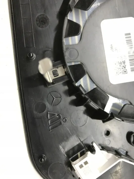 OEM A6323561 vasen peili-insertti avustimella image 6