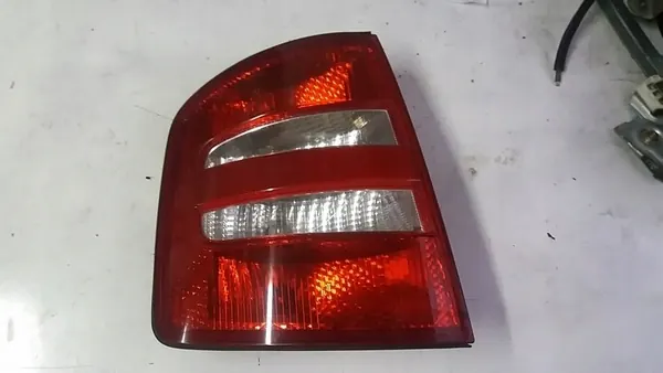 SKODA FABIA I SEDÁN LUZ TRASERA IZQUIERDA 6Y9945111B image 2