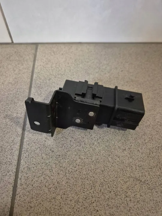 Relä, Hyundai lämmitysjärjestelmä OE 368302A701 image 2