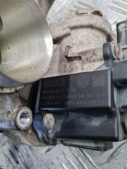 Turbo usado OEM 04E145725AB para Skoda Fabia III image 6