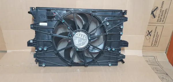 Ventilador de radiador Volvo OE OEM P8892817969 Usado image 2