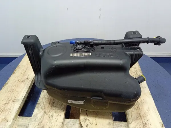 Tanque AdBlue VW Arteon OEM 3Q0131877H - Usado image 4