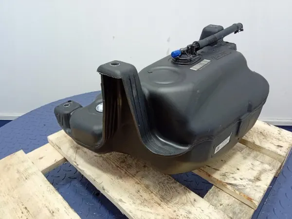 Tanque AdBlue VW Arteon OEM 3Q0131877H - Usado image 6