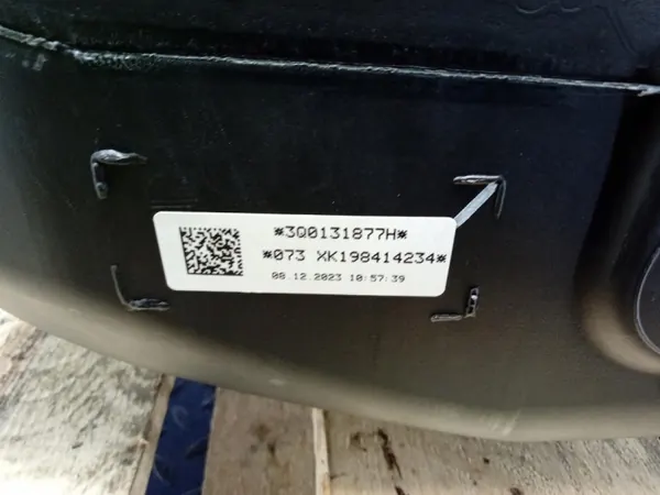 Tanque AdBlue VW Arteon OEM 3Q0131877H - Usado image 7