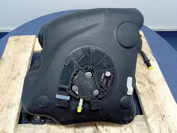 Tanque AdBlue VW Arteon OEM 3Q0131877H - Usado image 8