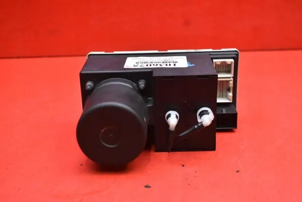 Centrallås Pump Audi A4 B5 Sedan 94-99 8L0862257E image 1