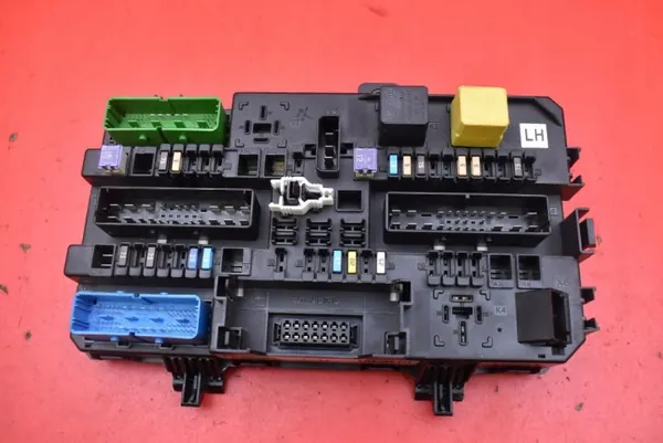 OEM 55568735 LJ Immobilizer computer voor Opel Zafira B image 8