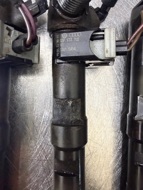 Iniettore VW AUDI SKODA 1.2 TDI 03P130277 image 2