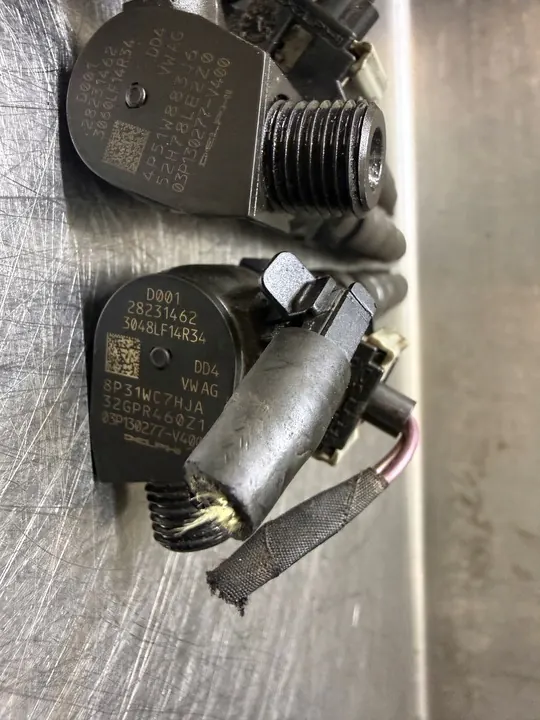 Iniettore VW AUDI SKODA 1.2 TDI 03P130277 image 5