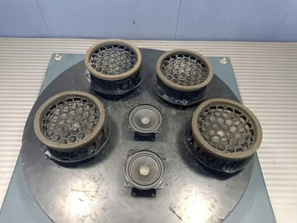 Skoda Superb III Luidsprekers Set OEM Wrakowisko-27780- image 2